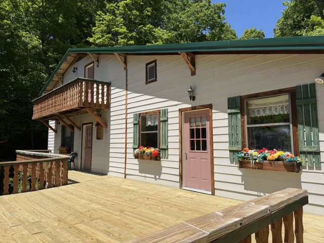 242 Cane Creek Rd, Hohenwald, TN 38462