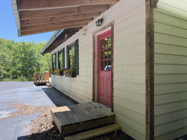 242 Cane Creek Rd, Hohenwald, TN 38462