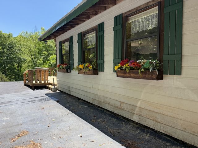 242 Cane Creek Rd, Hohenwald, TN 38462
