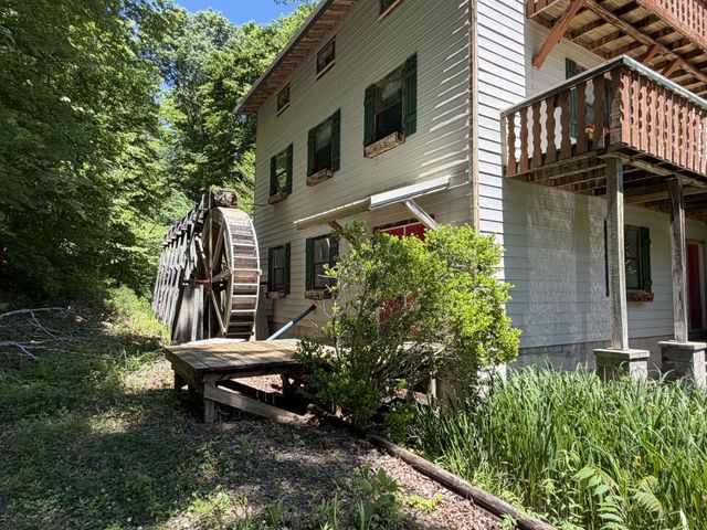 242 Cane Creek Rd, Hohenwald, TN 38462