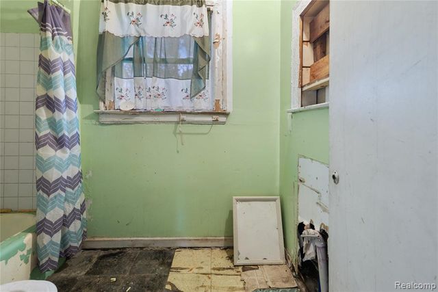 195 W Greendale, Highland Park, MI 48203