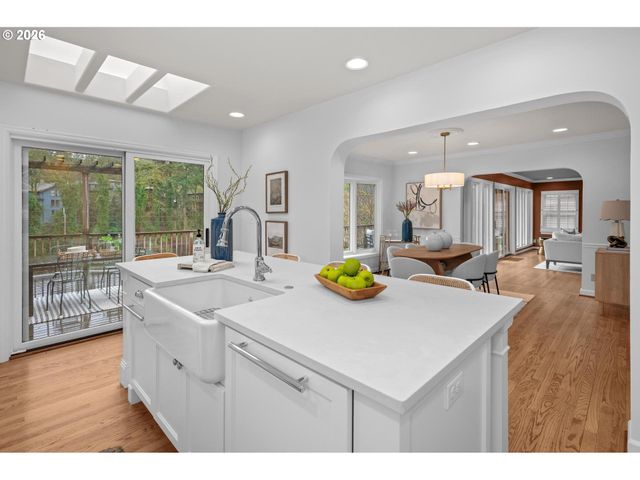 2328 Sw Madison St, Portland, OR 97205