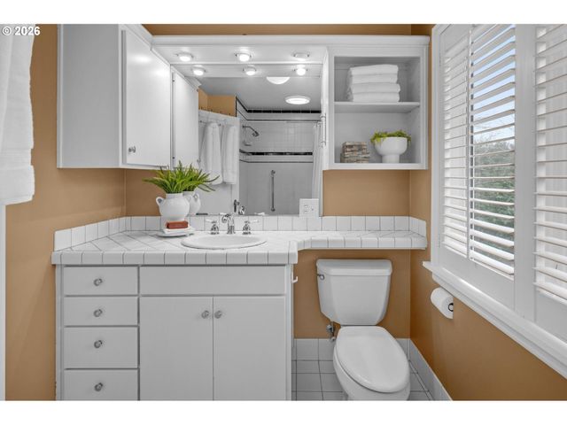 2328 Sw Madison St, Portland, OR 97205