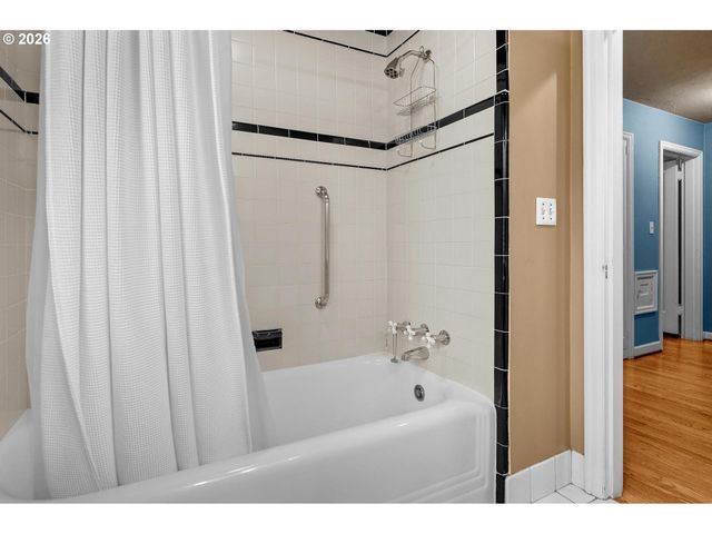 2328 Sw Madison St, Portland, OR 97205