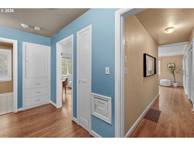 2328 Sw Madison St, Portland, OR 97205