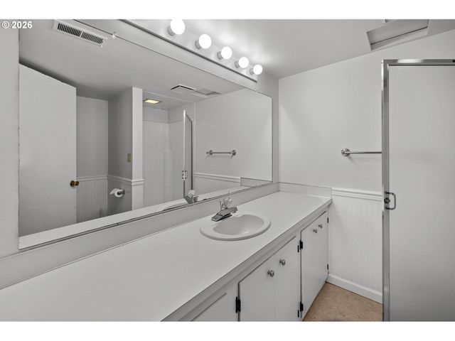 2328 Sw Madison St, Portland, OR 97205