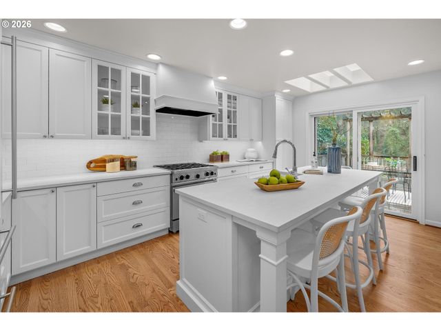 2328 Sw Madison St, Portland, OR 97205