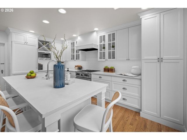 2328 Sw Madison St, Portland, OR 97205