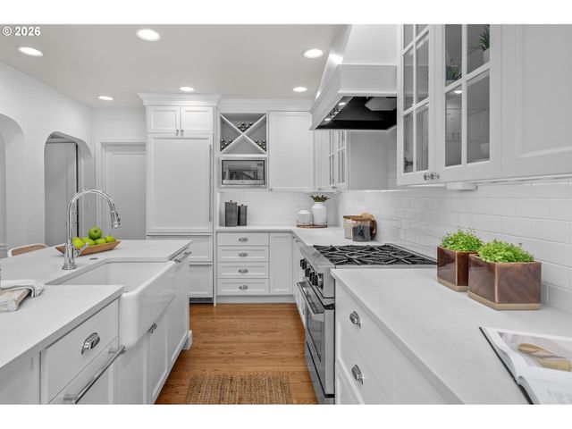 2328 Sw Madison St, Portland, OR 97205