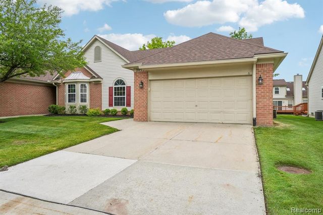 2053 Maplehurst Drive, Commerce Twp, MI 48390
