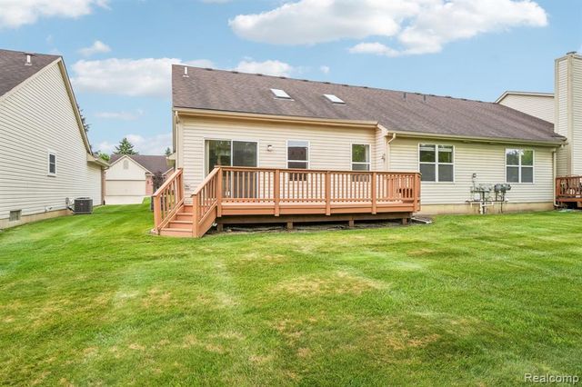 2053 Maplehurst Drive, Commerce Twp, MI 48390