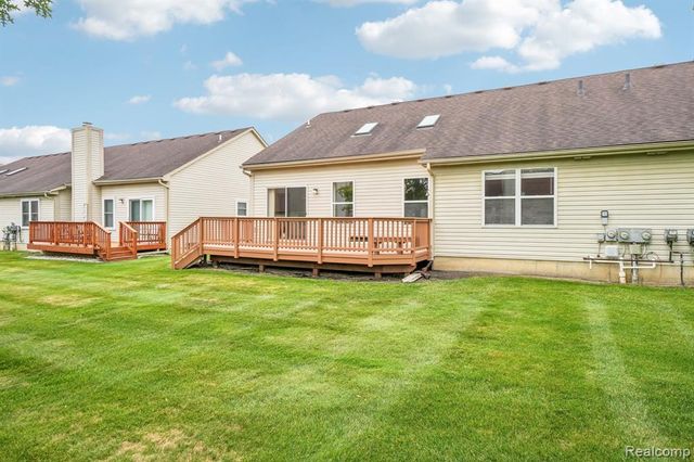 2053 Maplehurst Drive, Commerce Twp, MI 48390