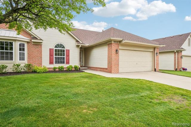 2053 Maplehurst Drive, Commerce Twp, MI 48390
