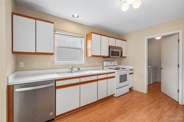 2053 Maplehurst Drive, Commerce Twp, MI 48390