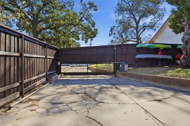 606 Palo Pinto Street, Weatherford, TX 76086