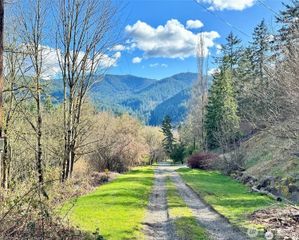 7011 272nd Ave SE, Issaquah, WA 98027
