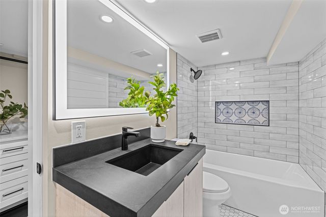 4725 37th Avenue SW, Seattle, WA 98126