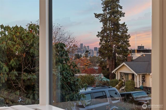 4725 37th Avenue SW, Seattle, WA 98126