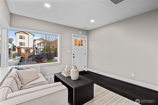 4725 37th Avenue SW, Seattle, WA 98126