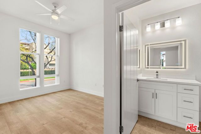 12920 Runway Road 120, Los Angeles, CA 90094