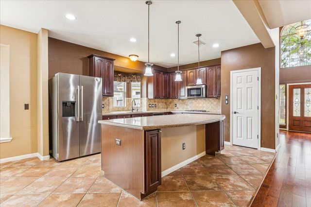 12310 Signal Hill Court, Pearland, TX 77584