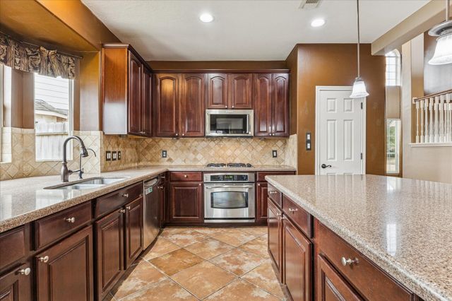 12310 Signal Hill Court, Pearland, TX 77584