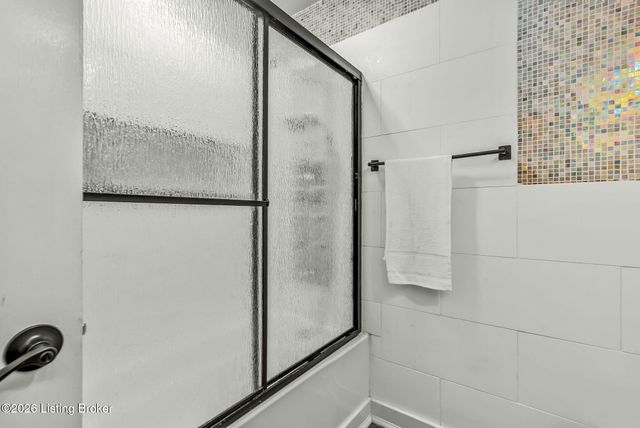 6108 Richiewayne Dr, Louisville, KY 40219