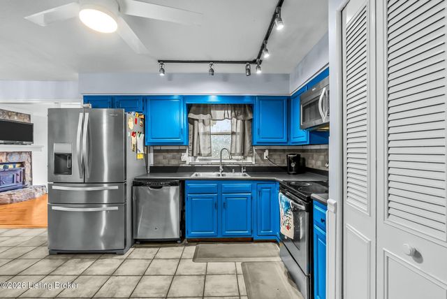 6108 Richiewayne Dr, Louisville, KY 40219