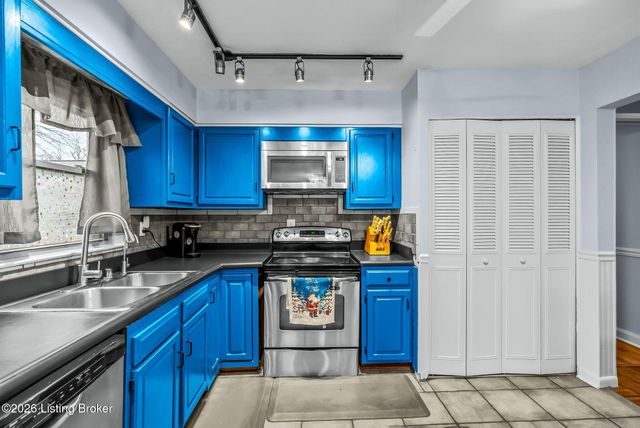 6108 Richiewayne Dr, Louisville, KY 40219