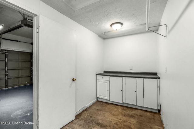 6108 Richiewayne Dr, Louisville, KY 40219