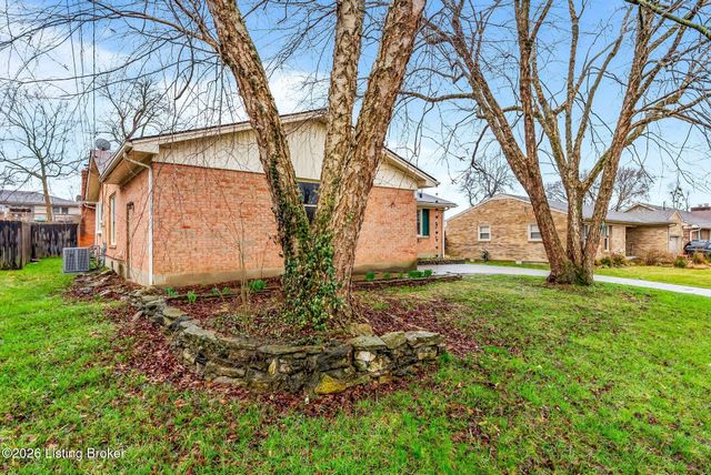 6108 Richiewayne Dr, Louisville, KY 40219