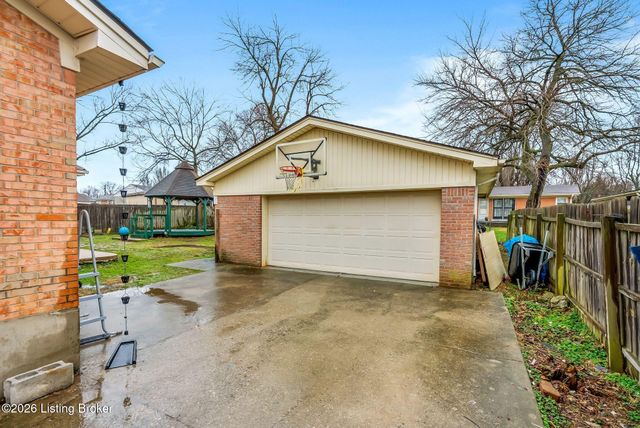 6108 Richiewayne Dr, Louisville, KY 40219