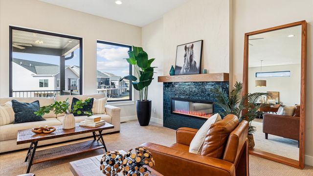 6214 College Avenue, Davenport, IA 52807