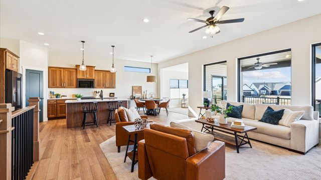 6214 College Avenue, Davenport, IA 52807