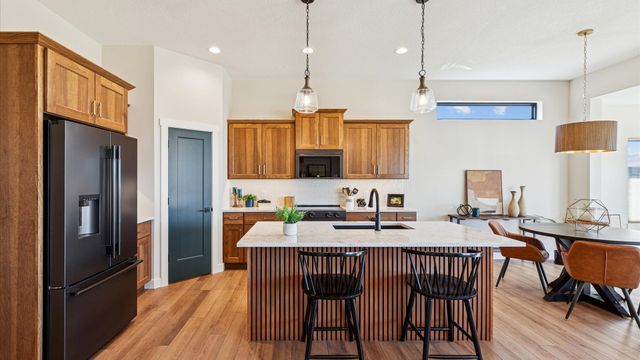 6214 College Avenue, Davenport, IA 52807