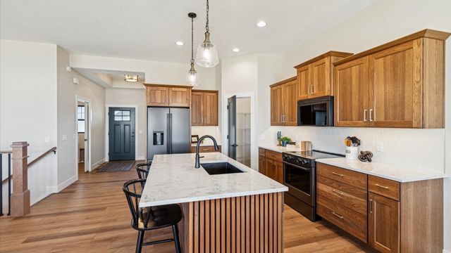 6214 College Avenue, Davenport, IA 52807