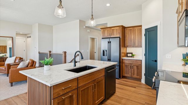 6214 College Avenue, Davenport, IA 52807