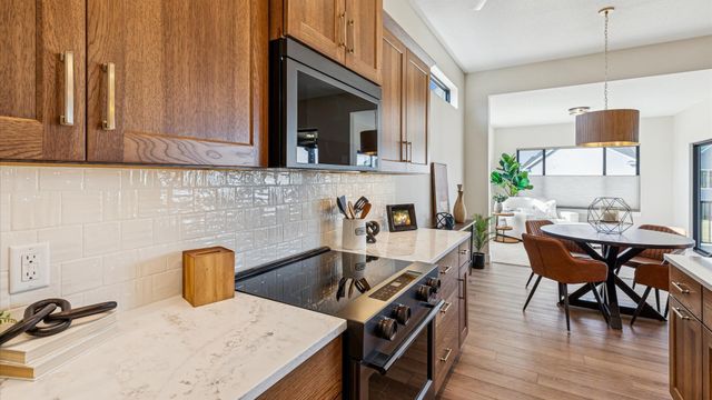 6214 College Avenue, Davenport, IA 52807