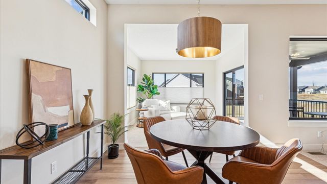 6214 College Avenue, Davenport, IA 52807