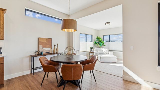 6214 College Avenue, Davenport, IA 52807