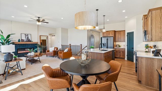 6214 College Avenue, Davenport, IA 52807