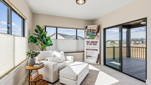 6214 College Avenue, Davenport, IA 52807