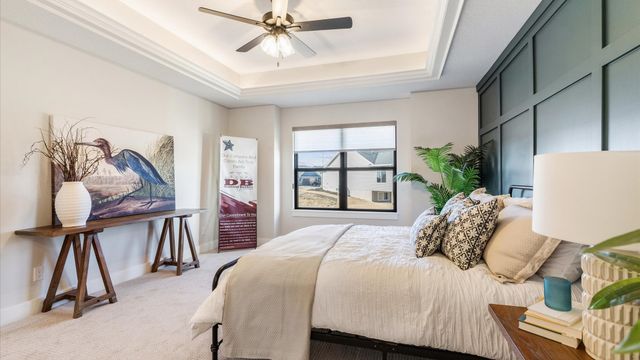 6214 College Avenue, Davenport, IA 52807