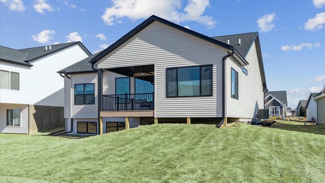 6214 College Avenue, Davenport, IA 52807