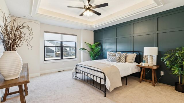 6214 College Avenue, Davenport, IA 52807