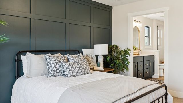 6214 College Avenue, Davenport, IA 52807