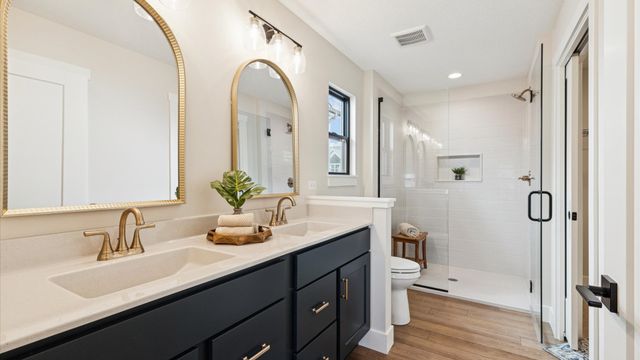 6214 College Avenue, Davenport, IA 52807