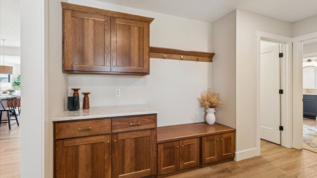 6214 College Avenue, Davenport, IA 52807