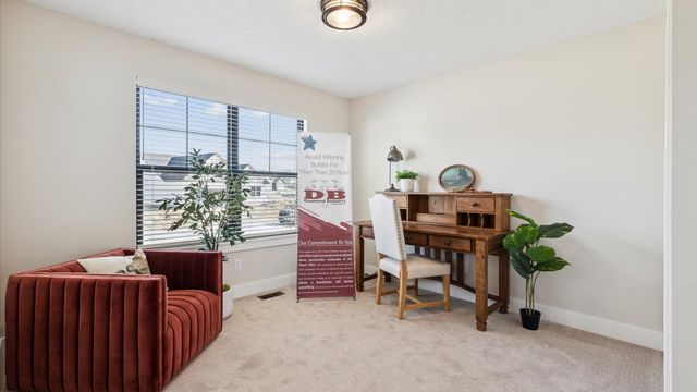 6214 College Avenue, Davenport, IA 52807