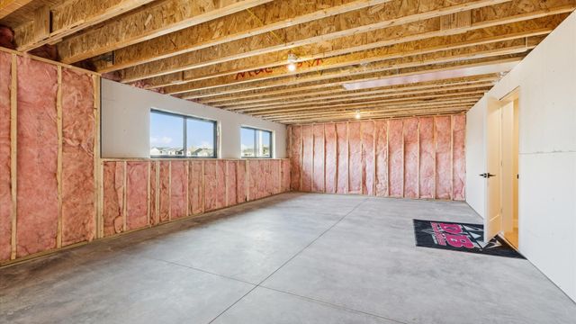 6214 College Avenue, Davenport, IA 52807